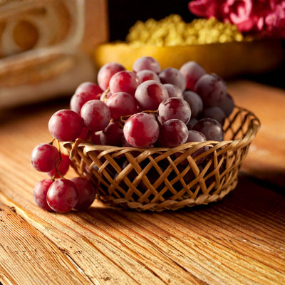 Grape Plant Live Potted, Fruit Vine Starter Plant 5-8 Inches, Hardy Climbing Seedless Grape Vine for Backyard Garden or Trellis (Red Grape)